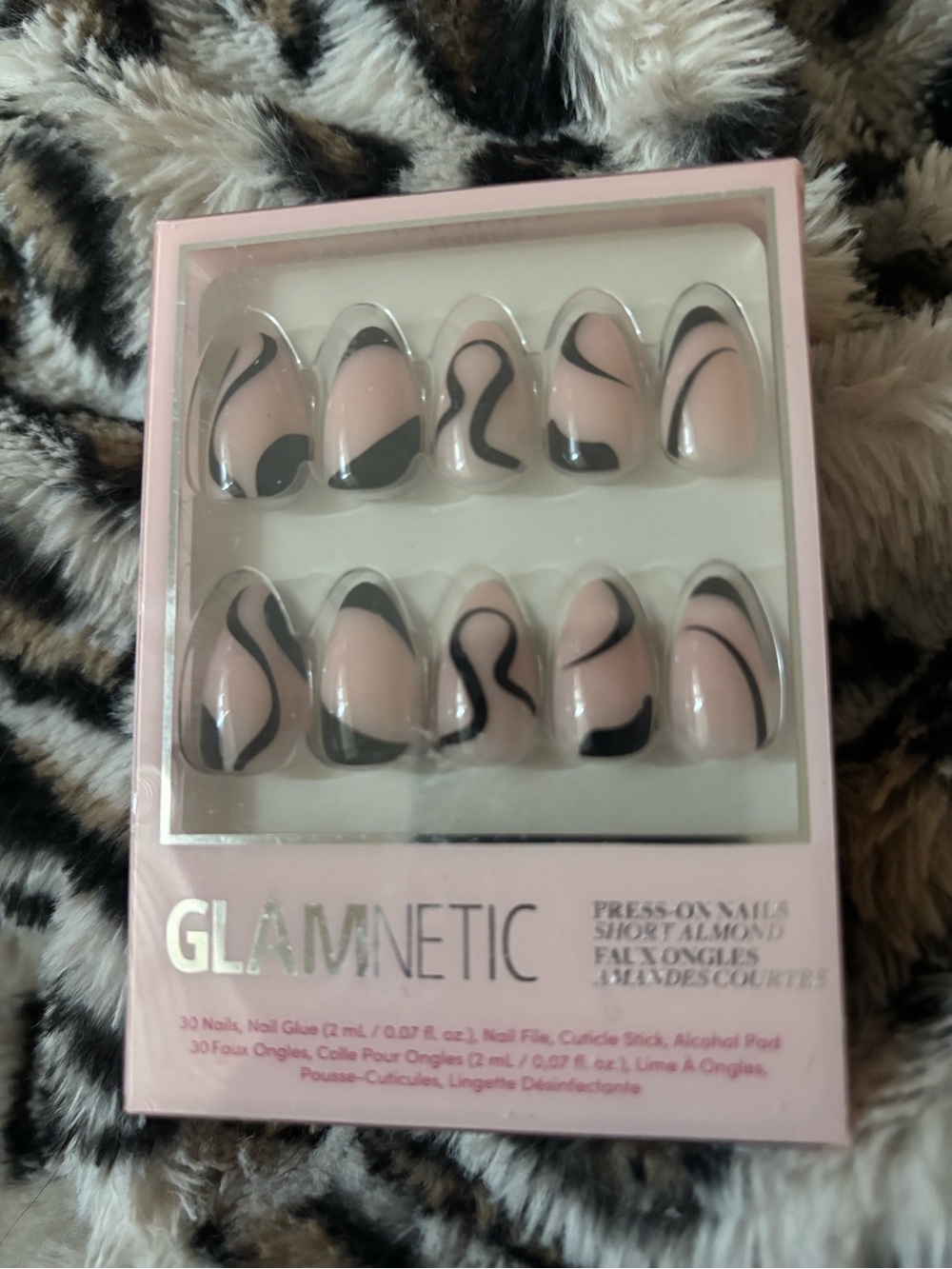 Glamnetic Nude & Black Swirl Press-On Nails - Short Almond
